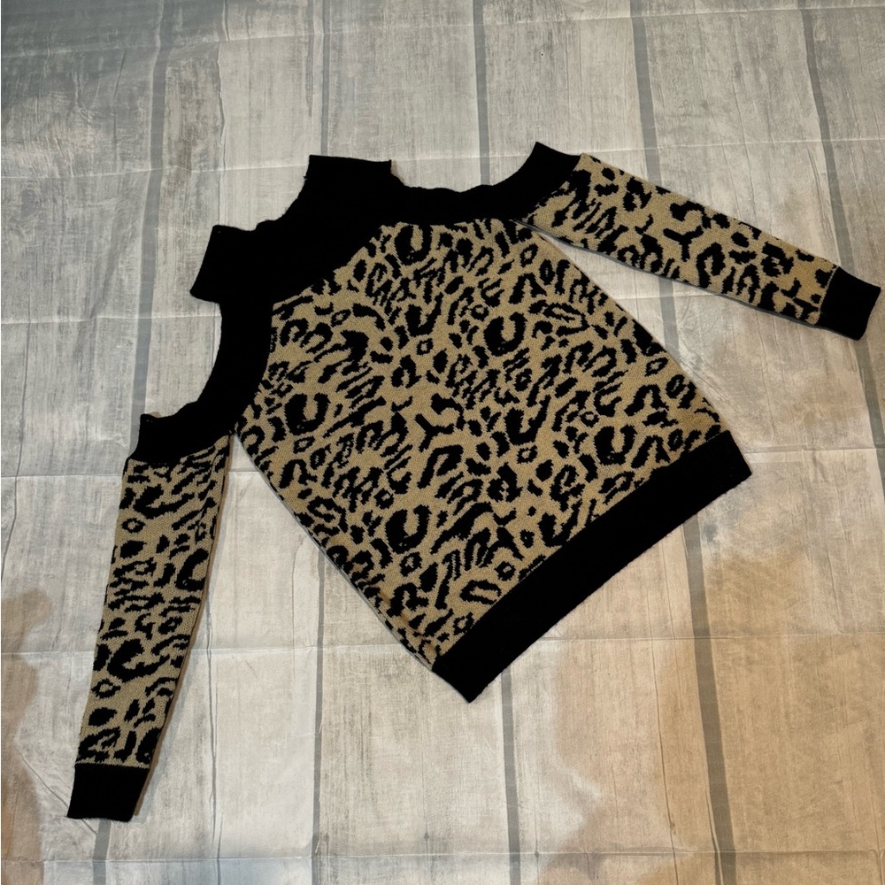 Size L NWOT Sweater